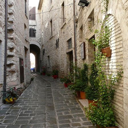 Hotel Il Vicoletto Ассизи Экстерьер фото